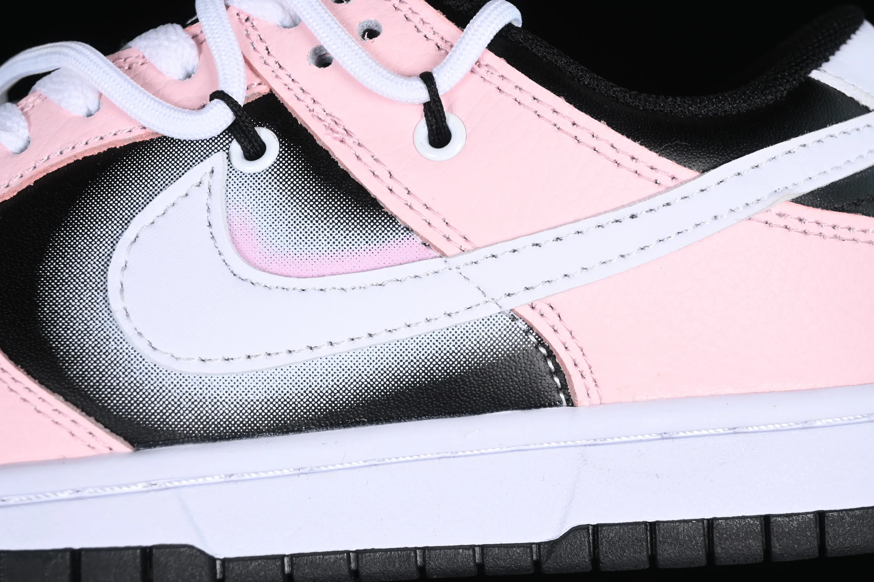 All Categories Nk SB Dunk Series Nk SB Dunk Low Low-top Sneakers Nk Dunk Low Reverse Barbie Black Pink SB Strappy Low-top Casual Sneakers FD1232-001